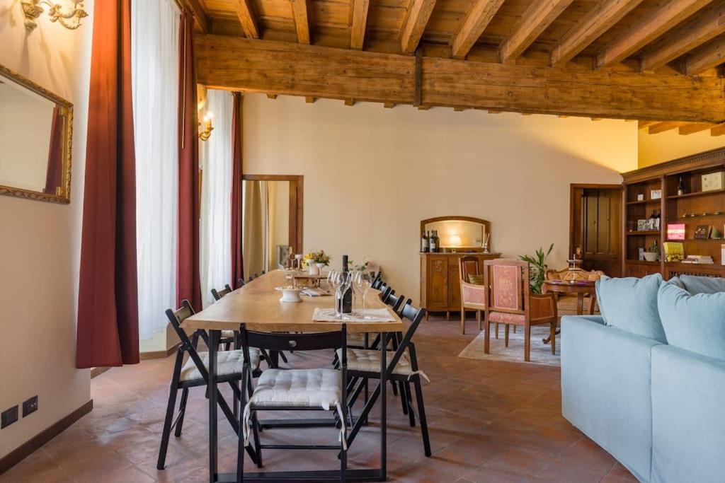 Magnificent 1800 In The Heart Of Verona Exterior photo