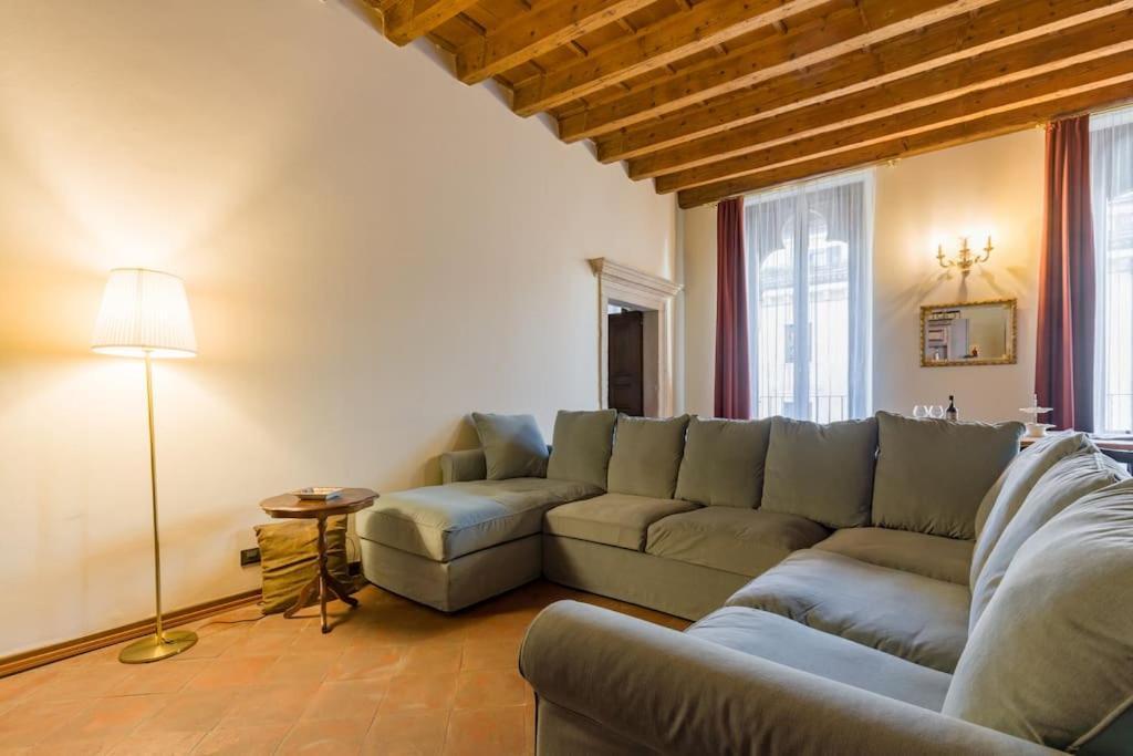 Magnificent 1800 In The Heart Of Verona Exterior photo
