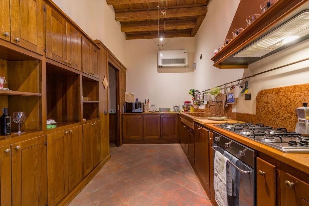 Magnificent 1800 In The Heart Of Verona Exterior photo