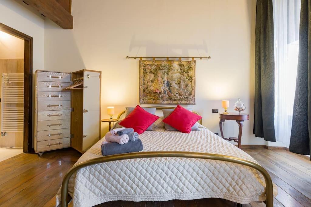 Magnificent 1800 In The Heart Of Verona Exterior photo