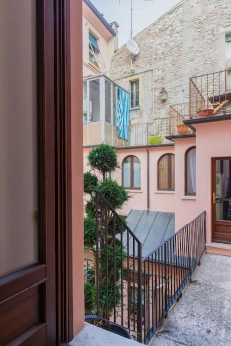 Magnificent 1800 In The Heart Of Verona Exterior photo