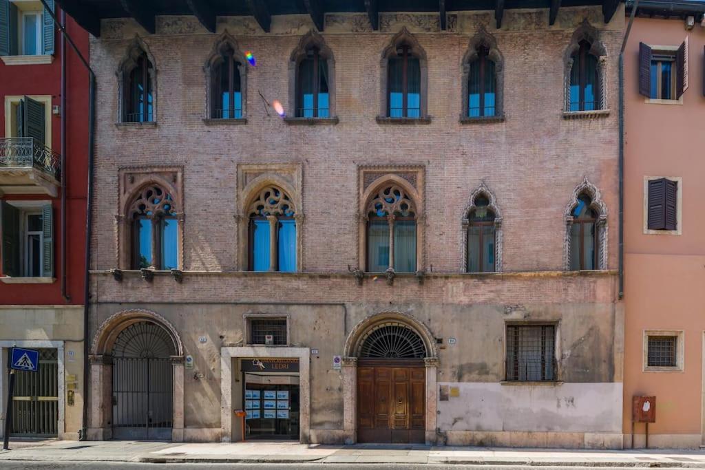 Magnificent 1800 In The Heart Of Verona Exterior photo