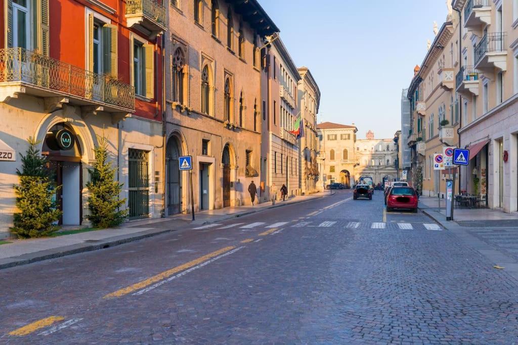 Magnificent 1800 In The Heart Of Verona Exterior photo